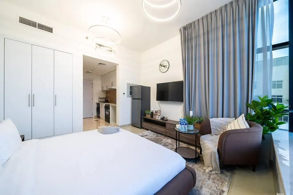 Classic Studio Apartment In Jvc - Community View 두바이